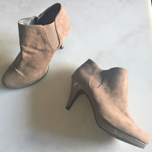 NWOT! Bandolino Miku suede look tan ankle booties - Picture 13 of 13